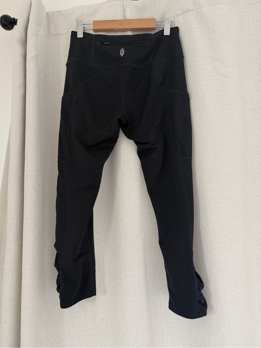 Free People Movement Black Cropped Leggings with Ruching Size Small